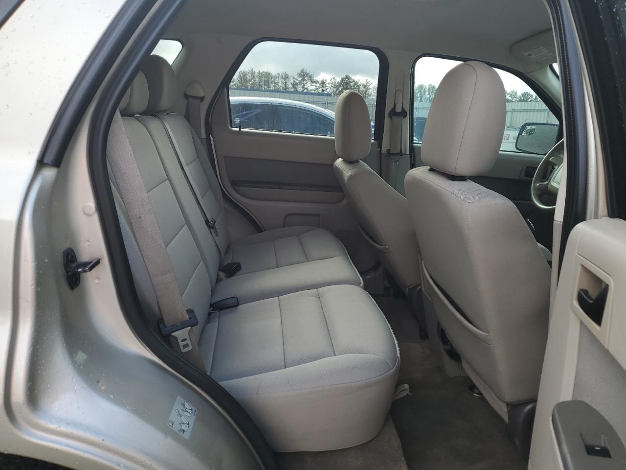 2010 Ford Escape - Image 11