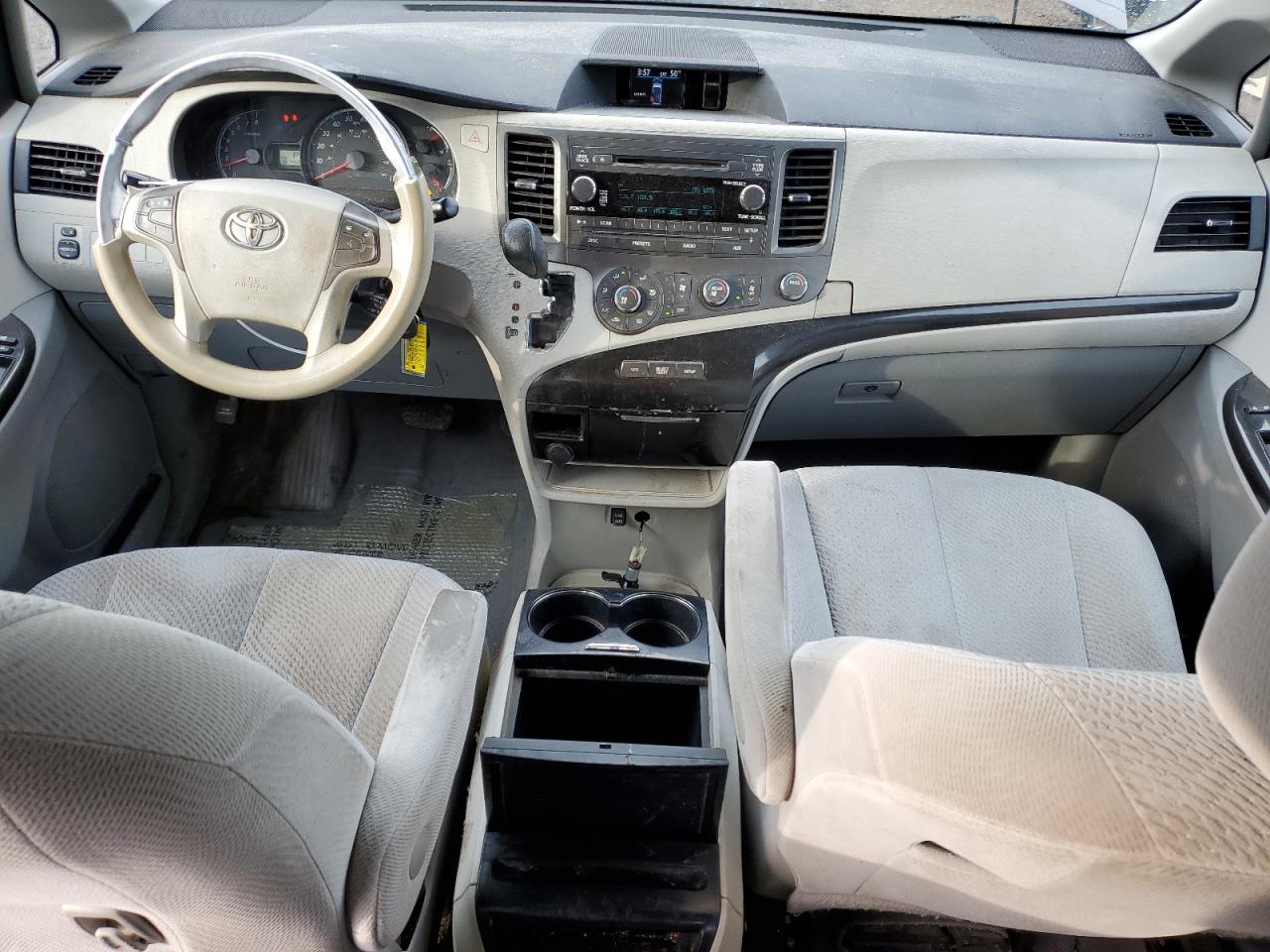 2011 Toyota Sienna - Image 8