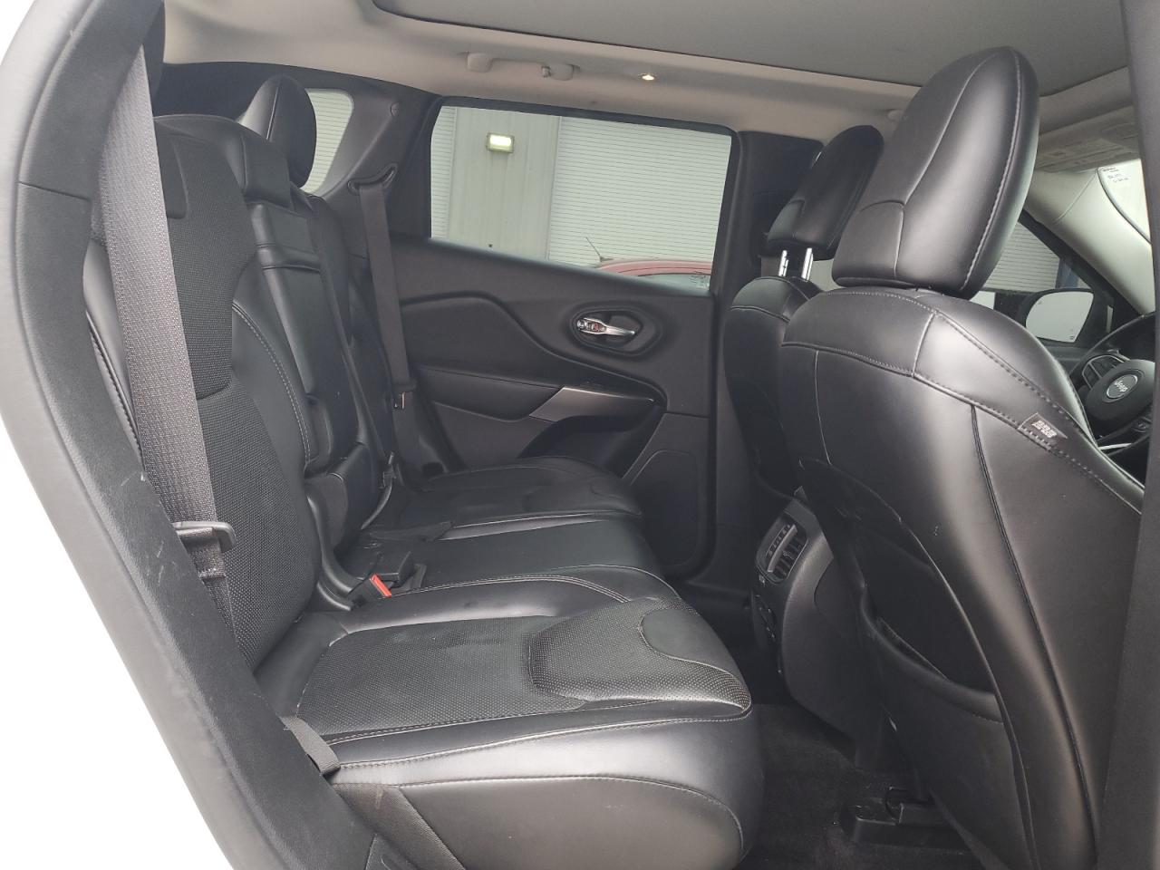 2019 Jeep Grand Cherokee - Image 11