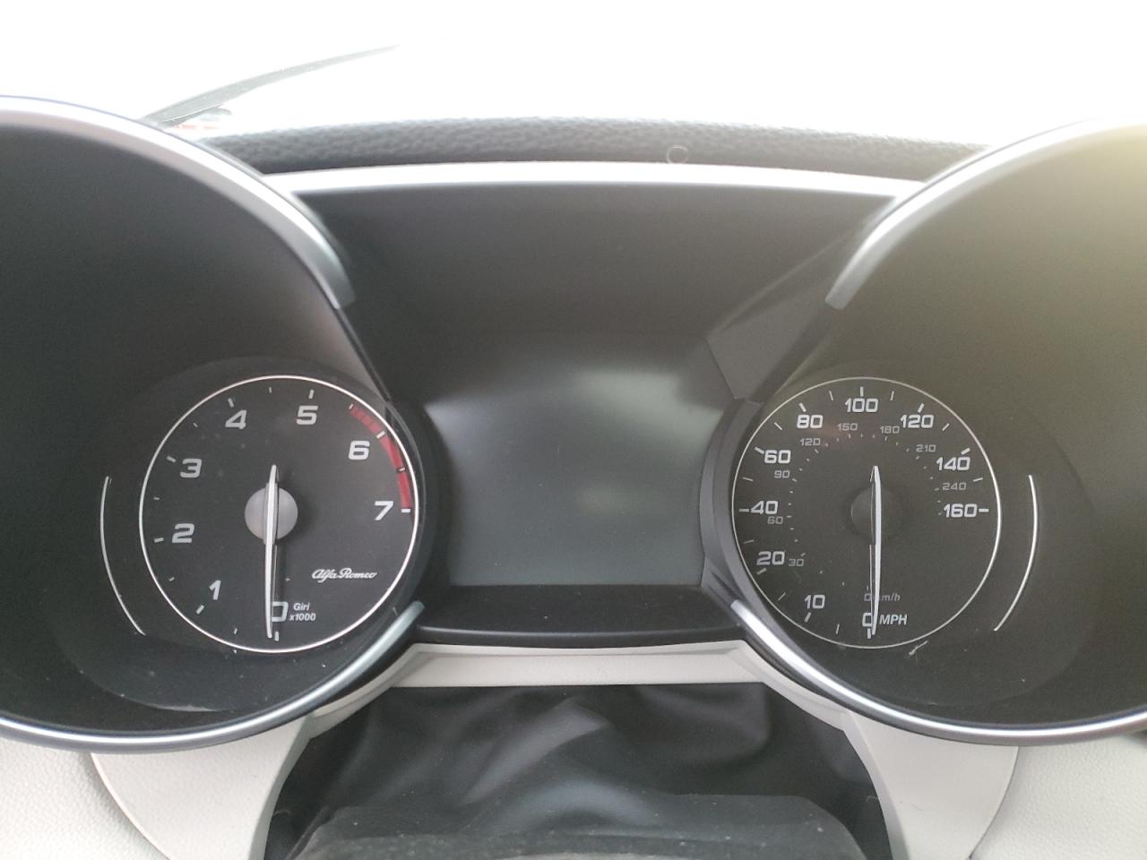 2019 Alfa Romeo Giulia - Image 9