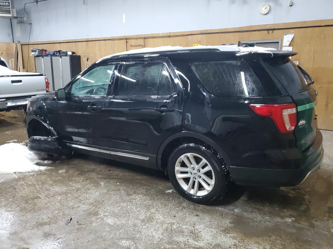 2017 Ford Explorer - Image 2