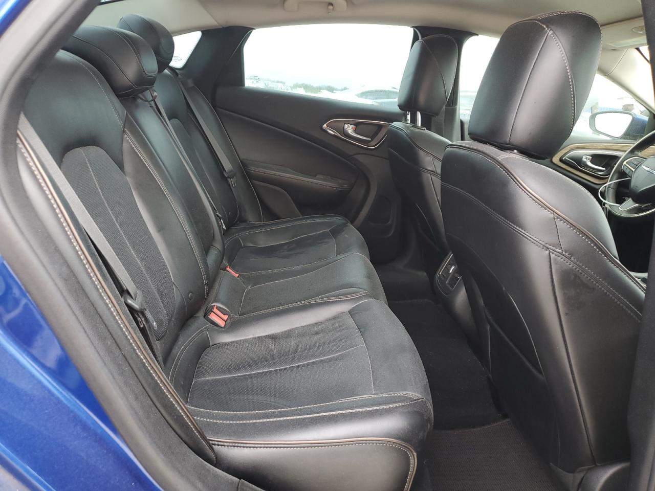 2015 Chrysler 200 - Image 10