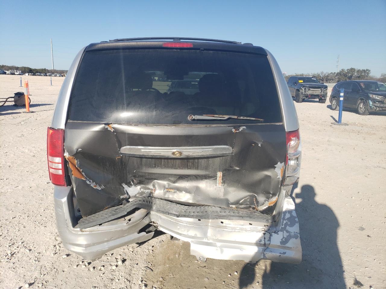 2008 Chrysler Town & Country - Image 6