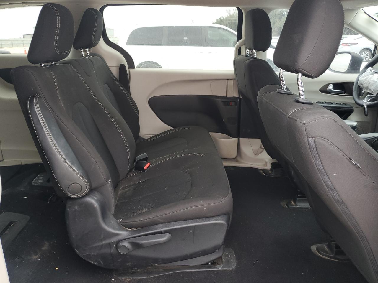 2020 Chrysler Voyager - Image 11