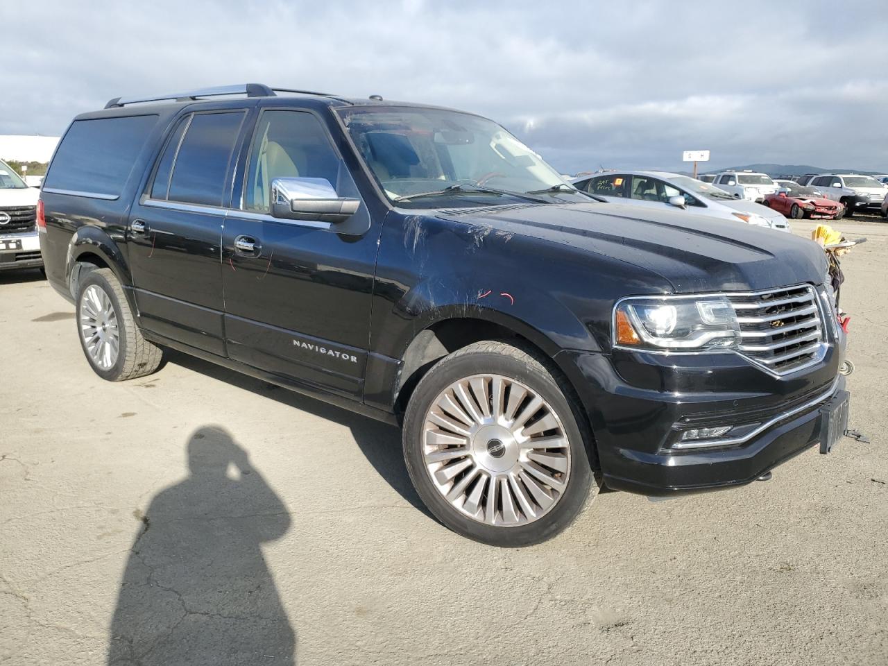 2017 Lincoln Navigator - Image 4