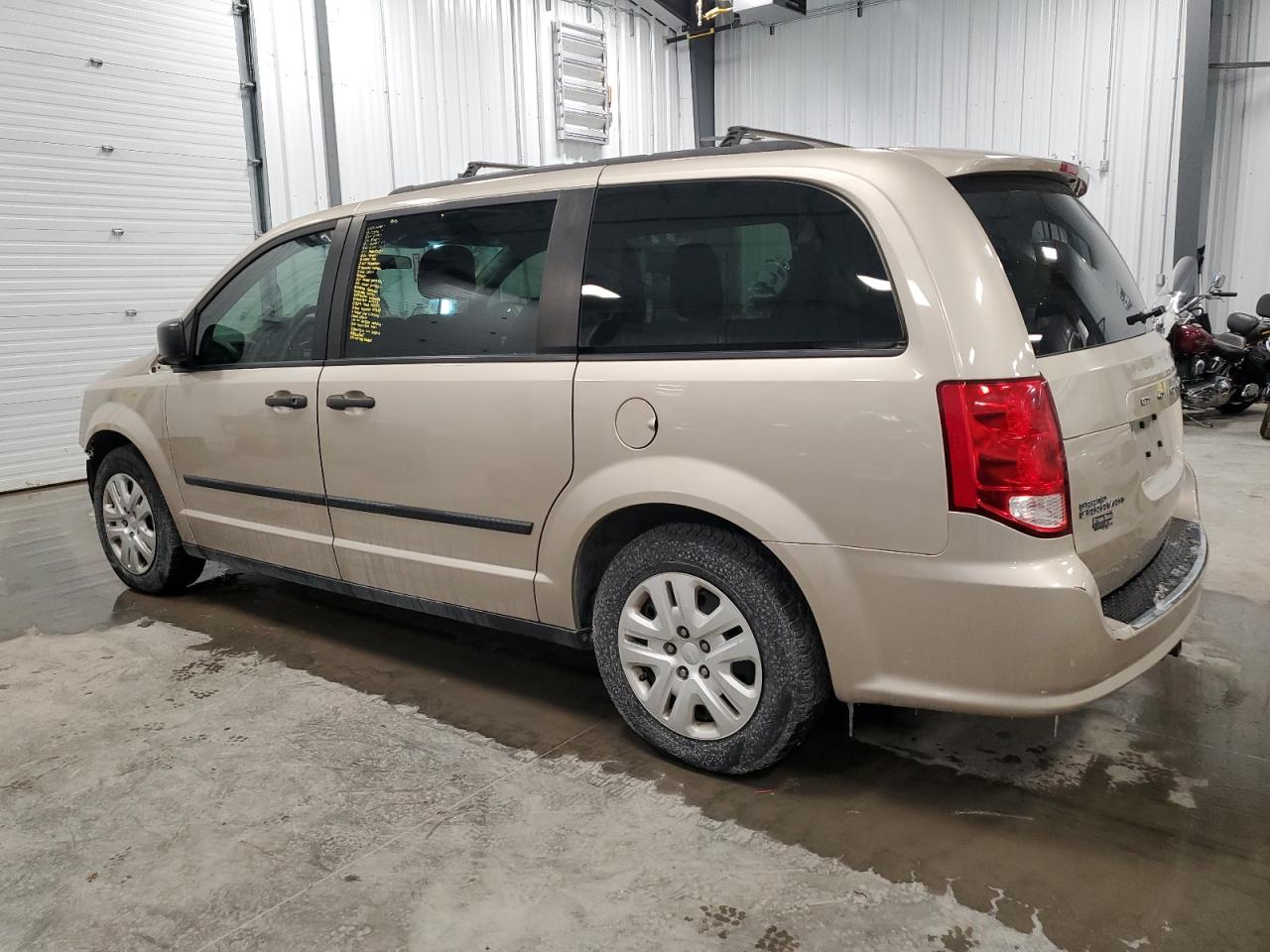 2015 Dodge Caravan - Image 2