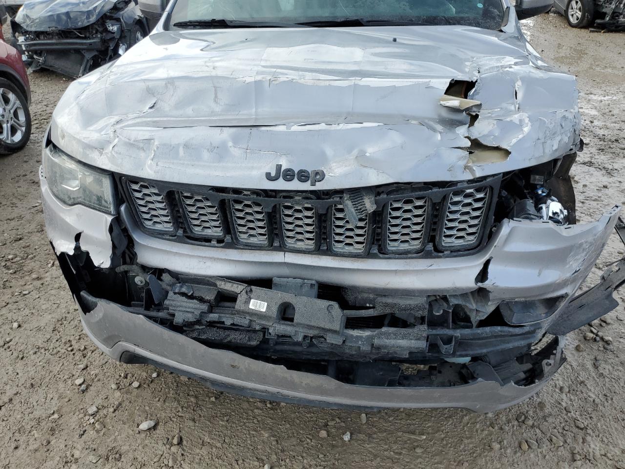 2018 Jeep Grand Cherokee - Image 11