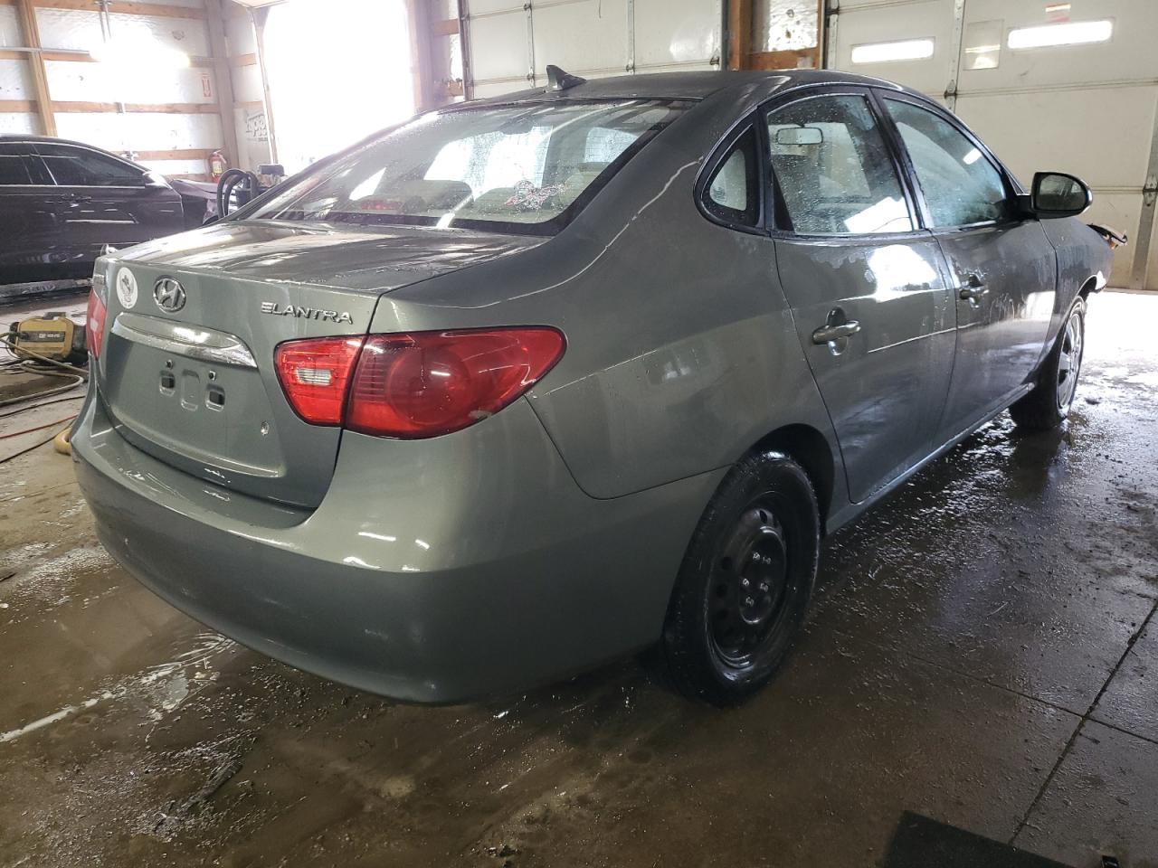 2010 Hyundai Elantra - Image 3