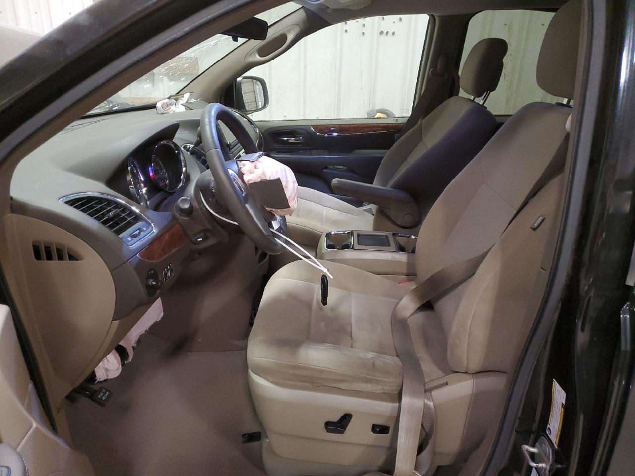 2011 Chrysler Town & Country - Image 7