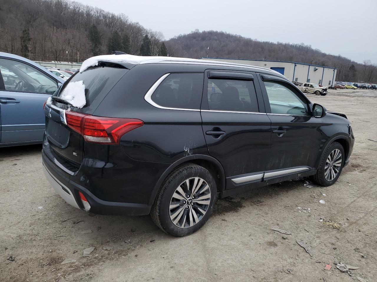 2020 Mitsubishi Outlander - Image 3
