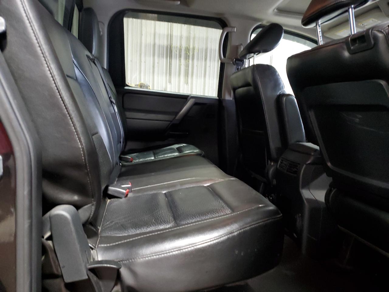 2014 Nissan Titan - Image 10