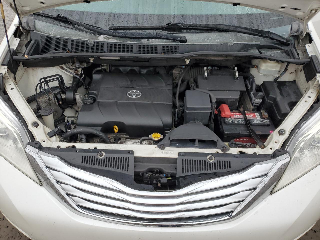 2011 Toyota Sienna - Image 12