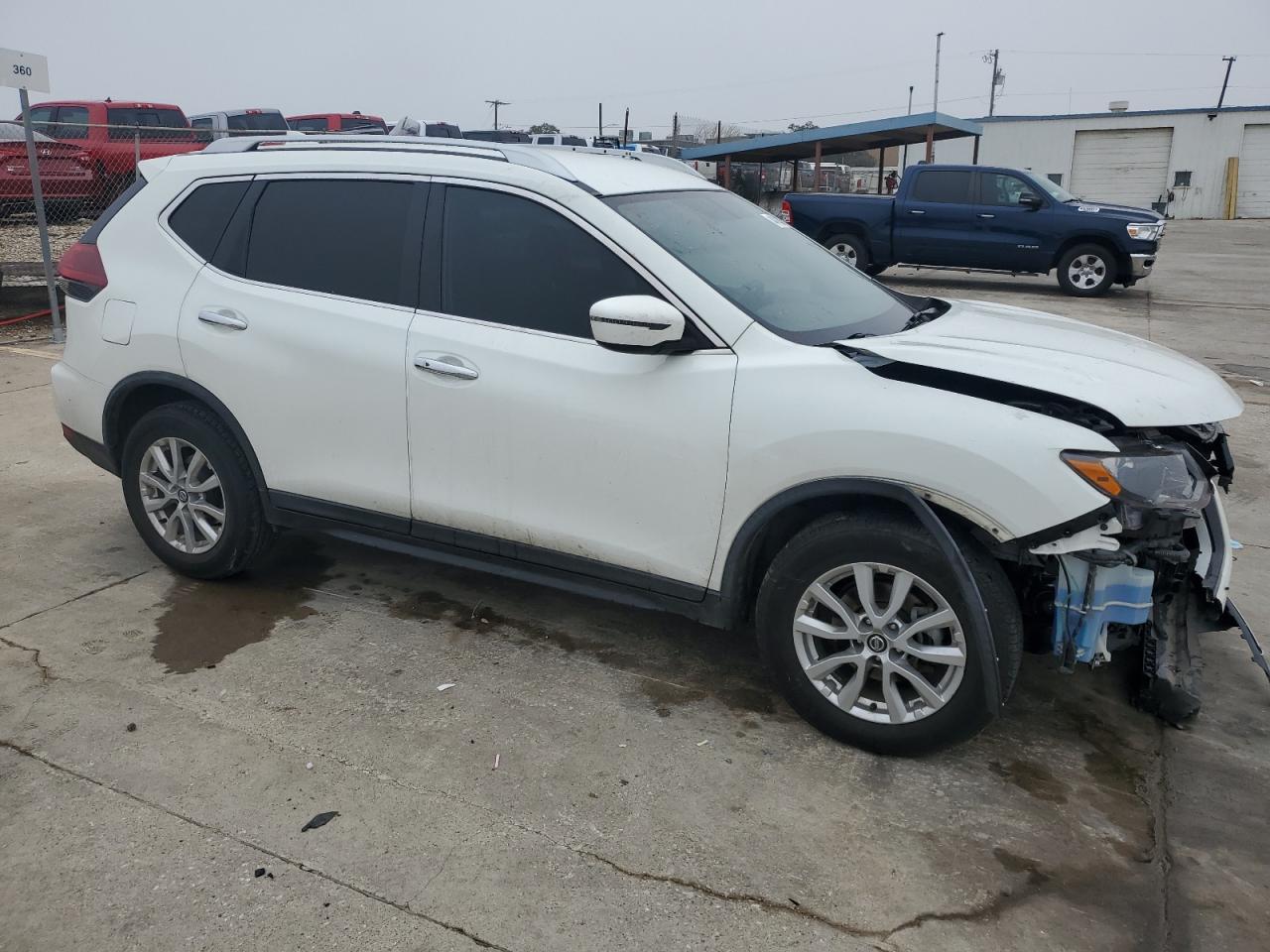 2018 Nissan Rogue - Image 4