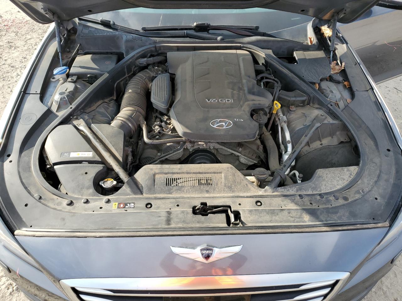 2015 Hyundai Genesis - Image 11