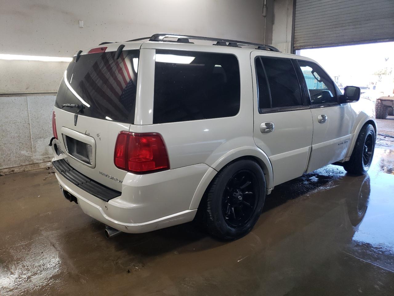 2006 Lincoln Navigator - Image 3