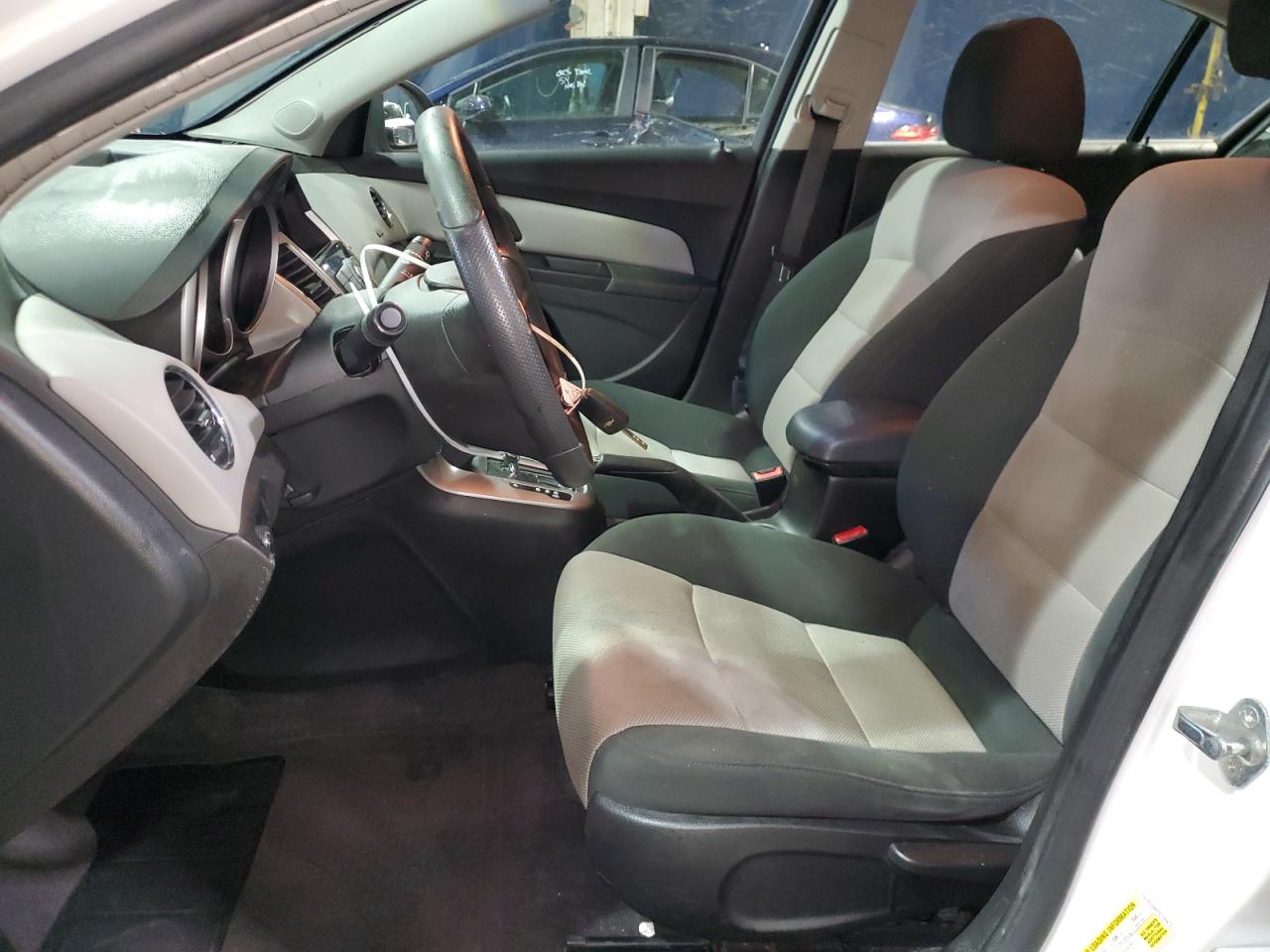 2012 Chevrolet Cruze - Image 7