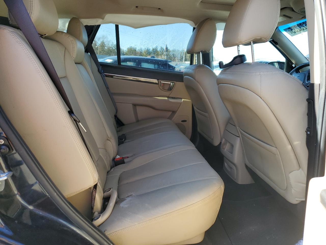 2011 Hyundai Santa Fe - Image 11