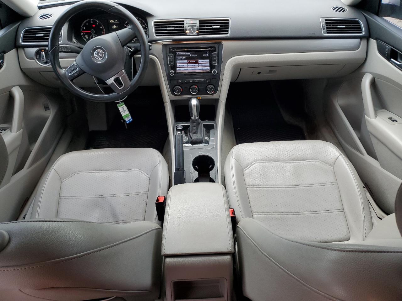 2015 Volkswagen Passat - Image 8