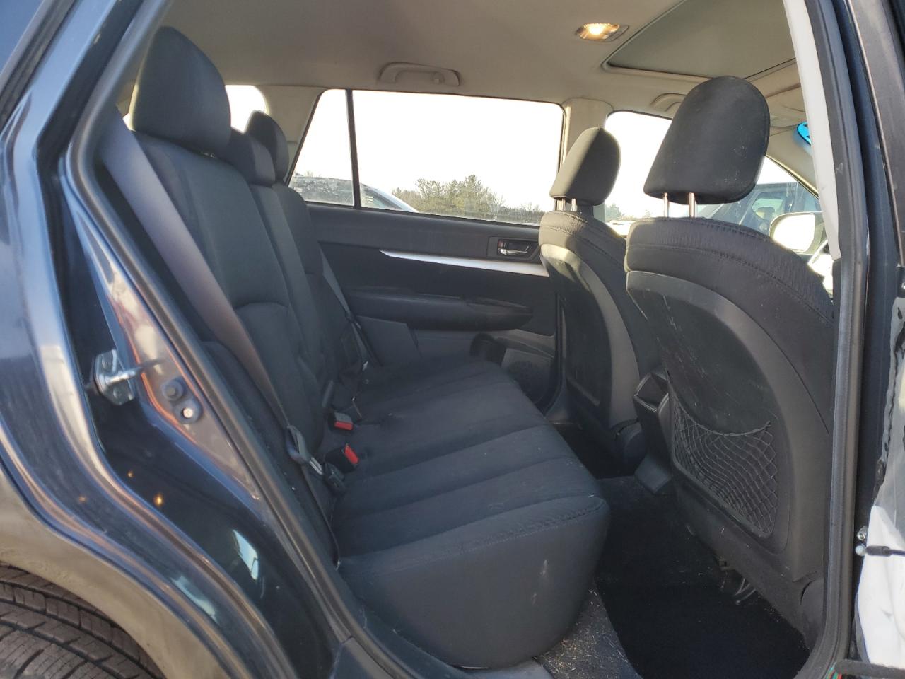 2011 Subaru Outback - Image 11