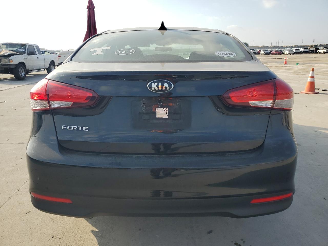 2017 Kia Forte - Image 6