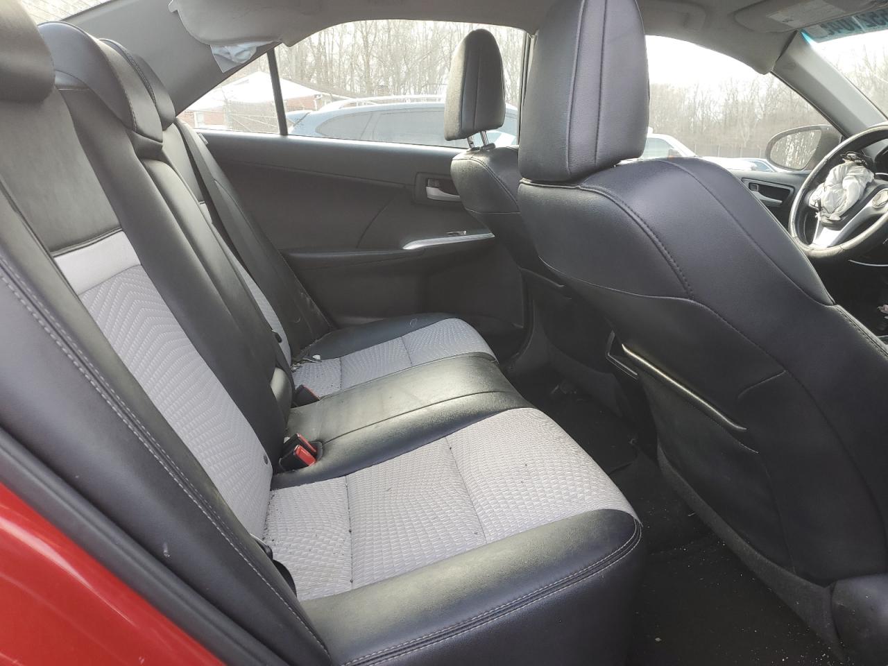 2014 Toyota Camry - Image 11