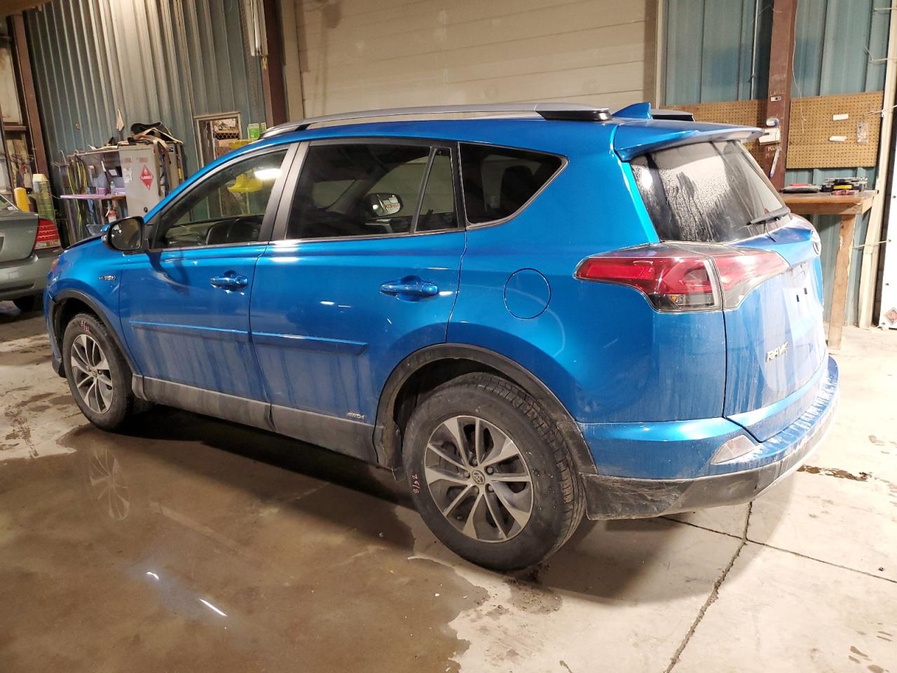 2017 Toyota RAV 4 - Image 2