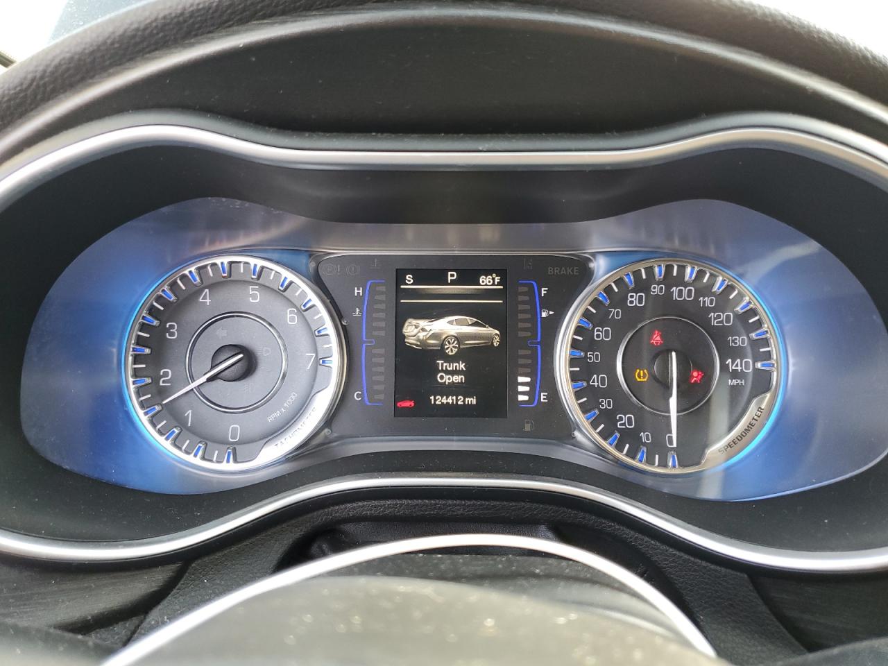 2015 Chrysler 200 - Image 9