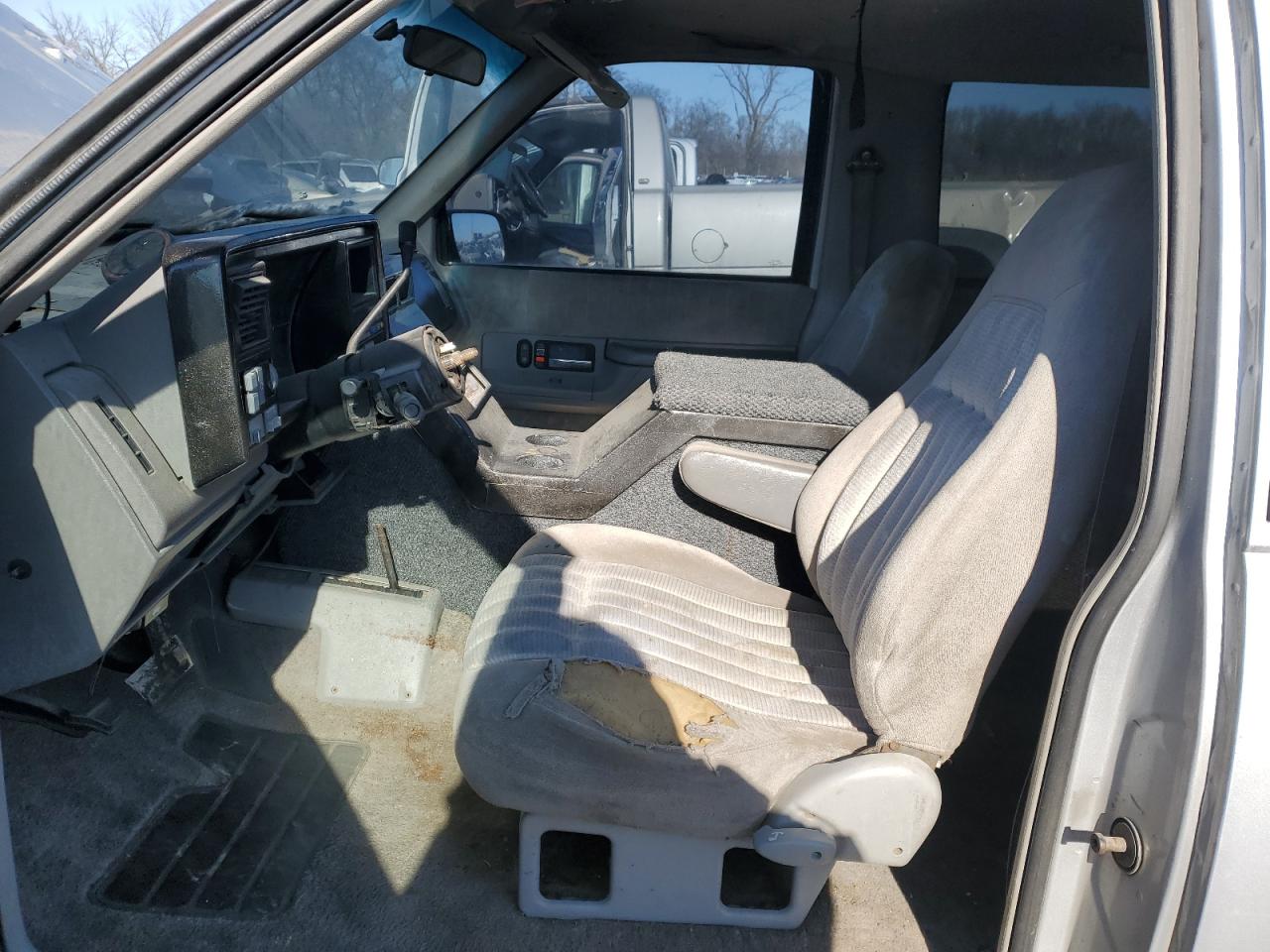 1993 GMC Yukon VIN: 1GKEK18K3PJ741909 Lot: 46118535