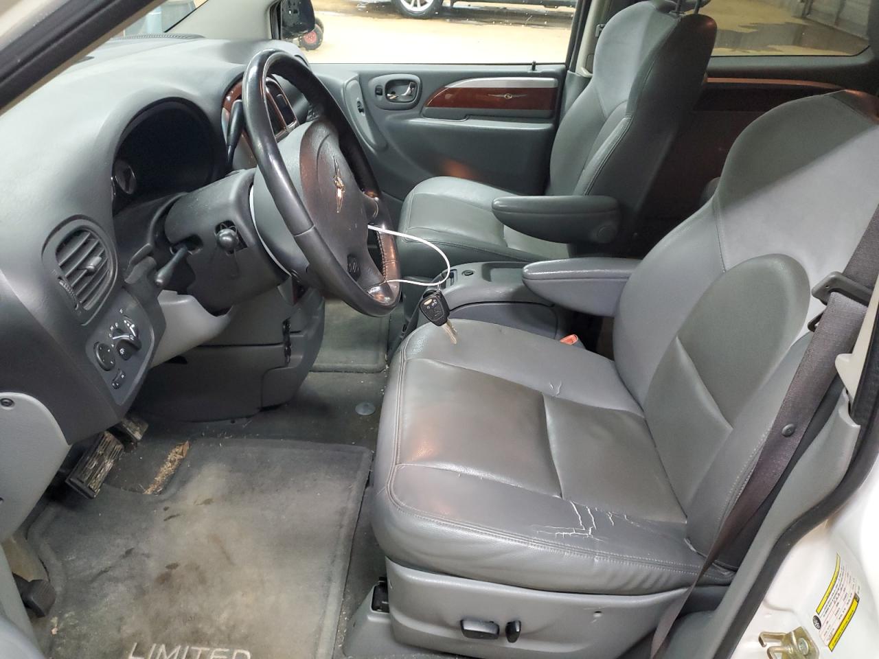 2007 Chrysler Town & Country - Image 7