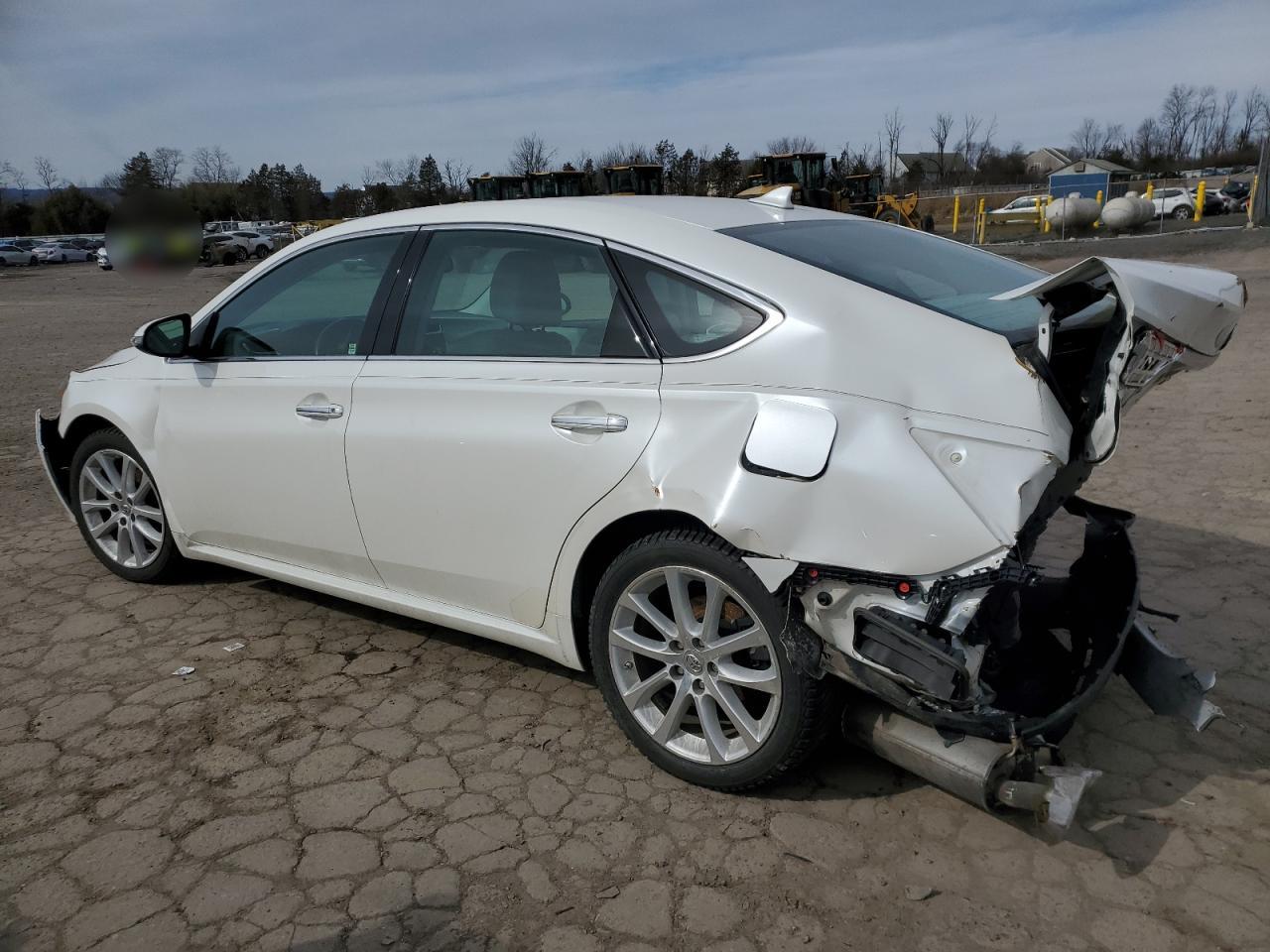 2013 Toyota Avalon - Image 2
