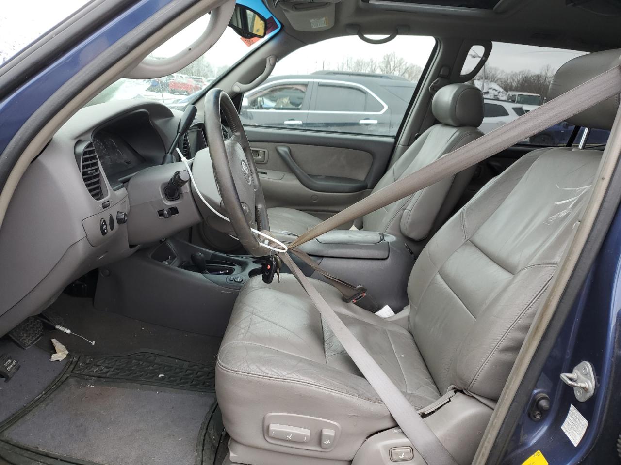 2004 Toyota Sequoia - Image 7