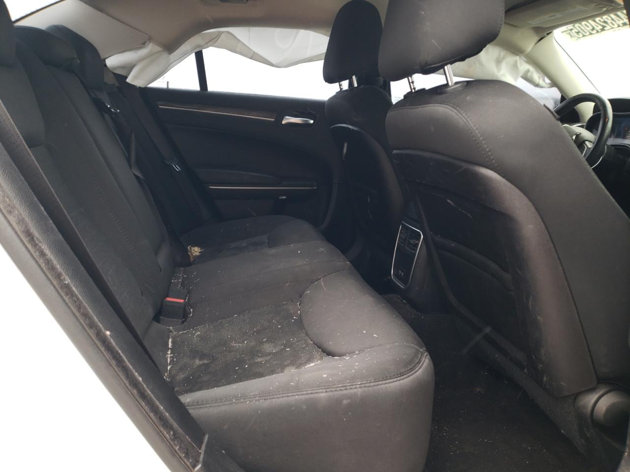 2019 Chrysler 300 - Image 10