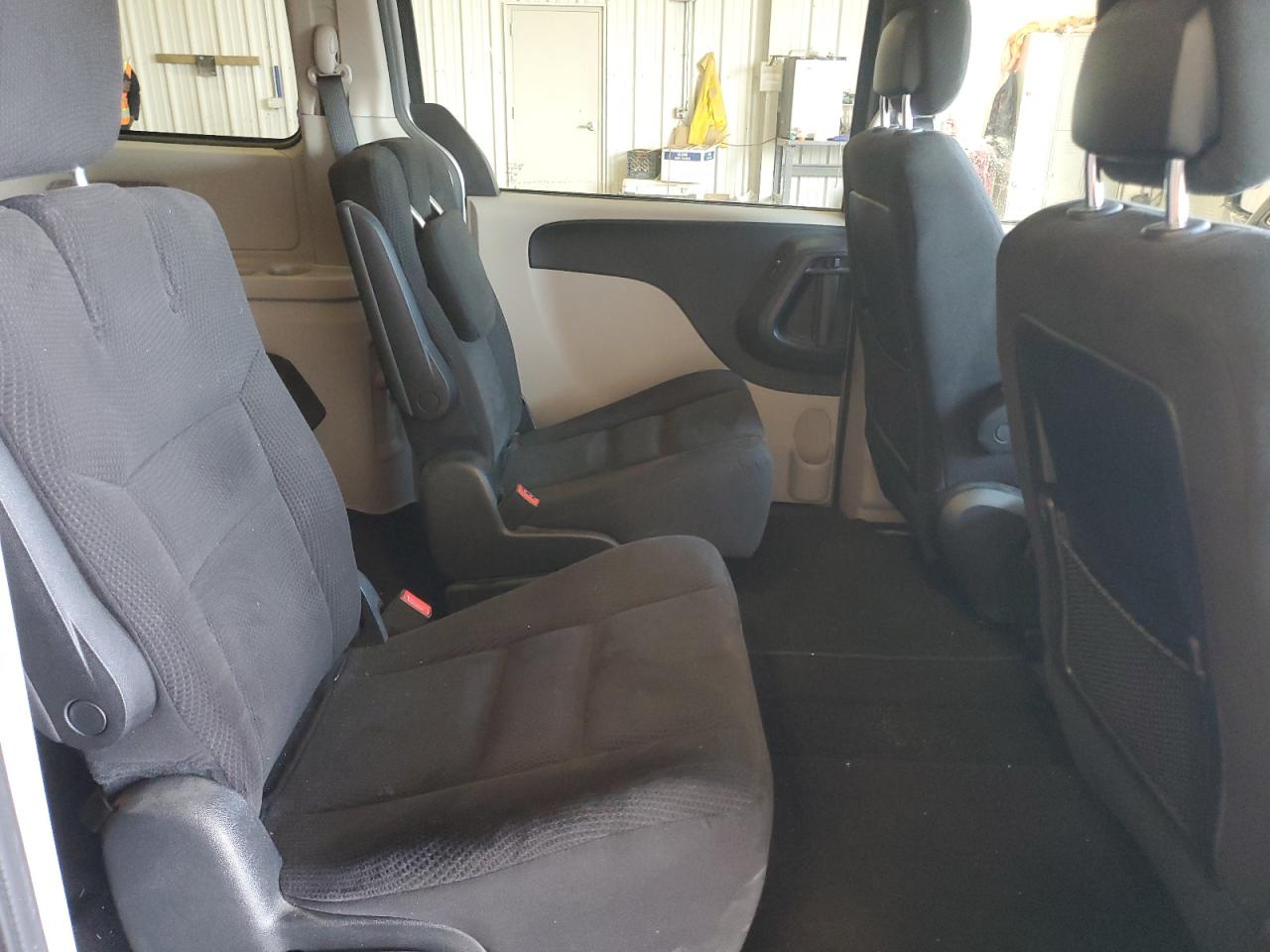 2015 Dodge Caravan - Image 11