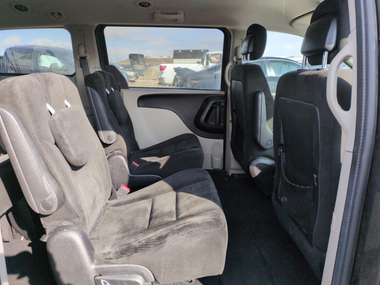 2015 Dodge Caravan - Image 11