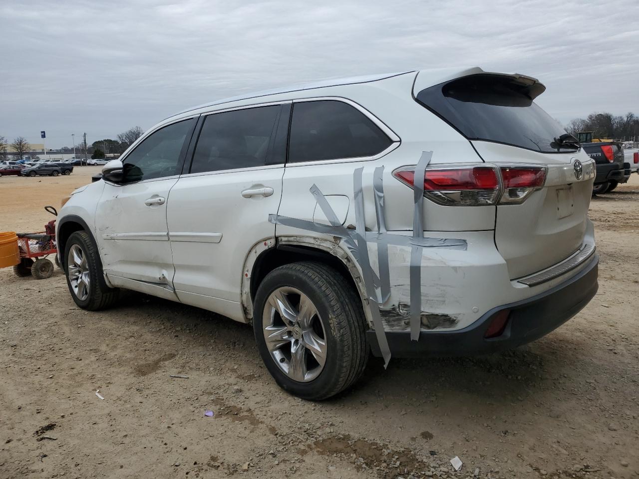 2015 Toyota Highlander - Image 2
