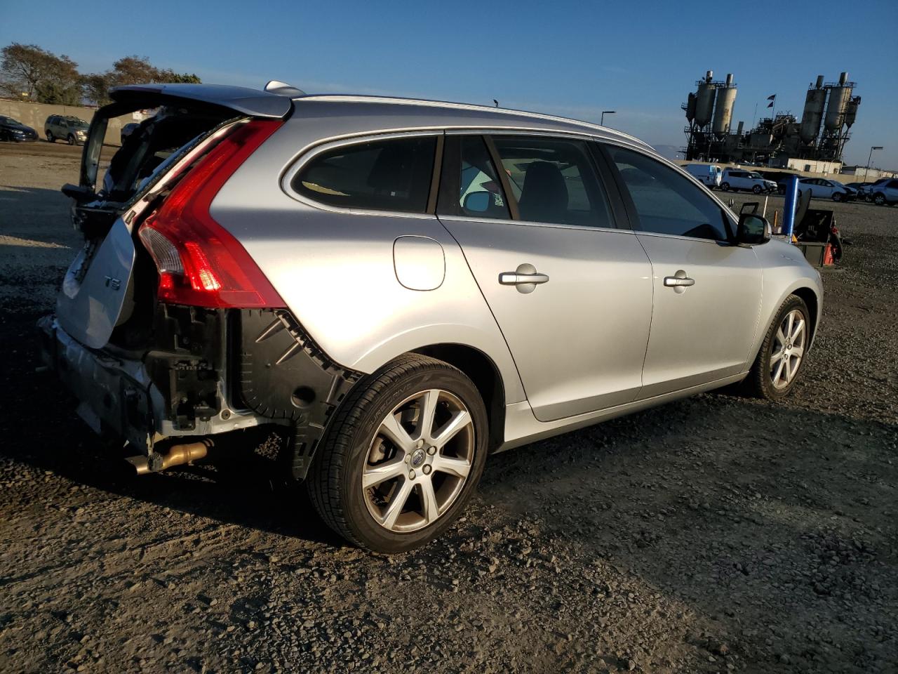 2017 Volvo V60 - Image 3
