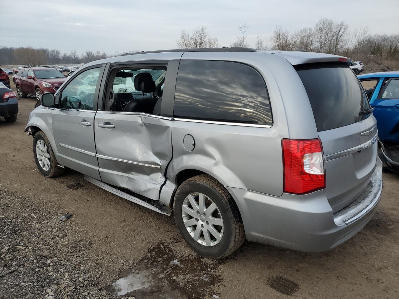 2014 Chrysler Town & Country - Image 2