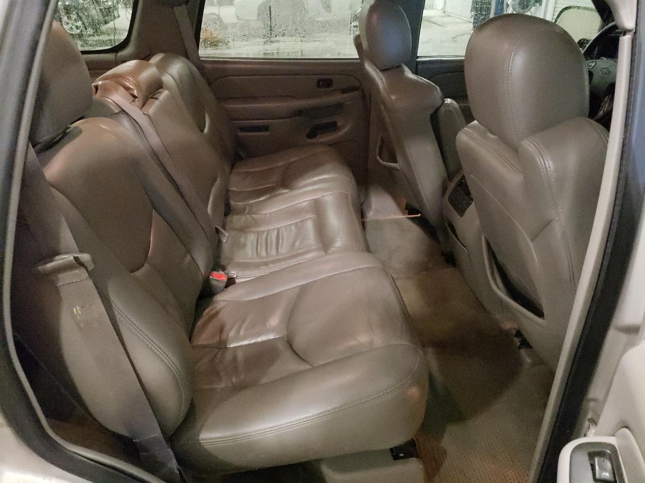 2004 Chevrolet Tahoe - Image 11
