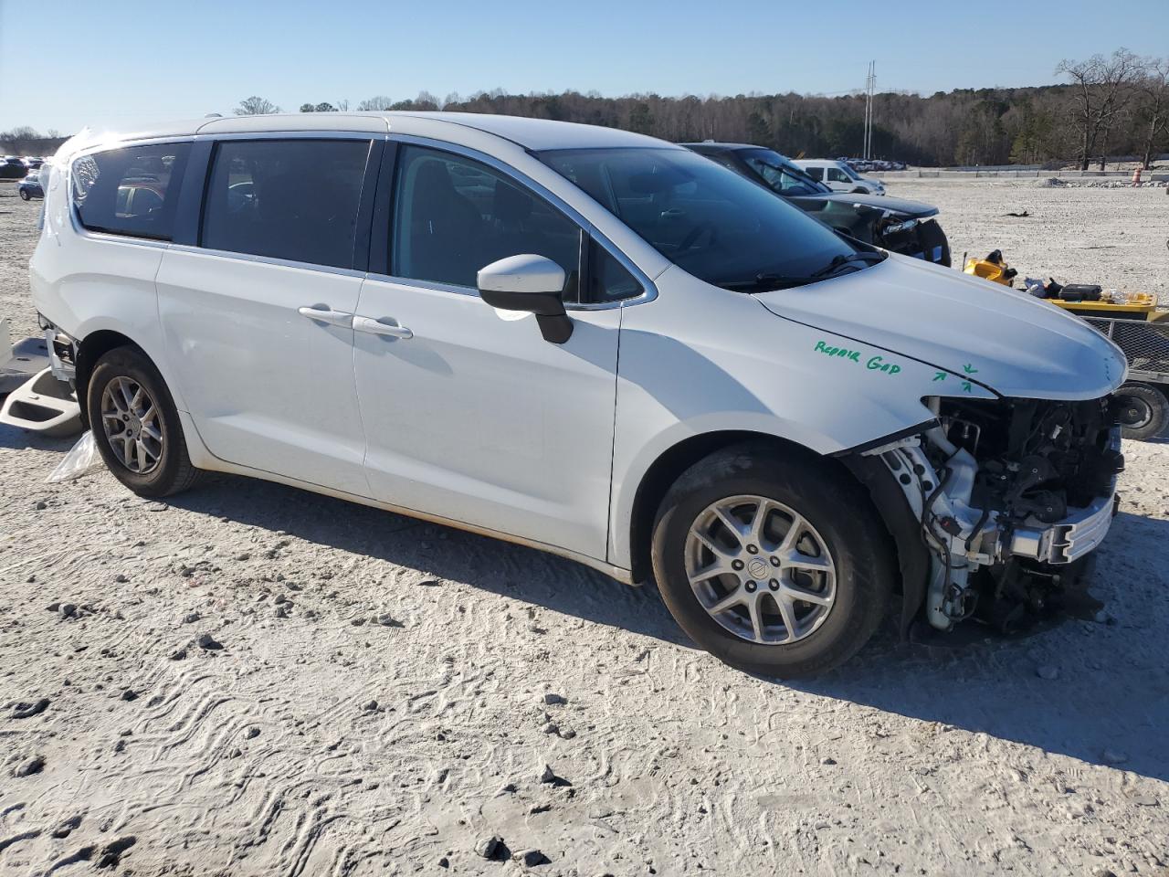 2017 Chrysler Pacifica - Image 4