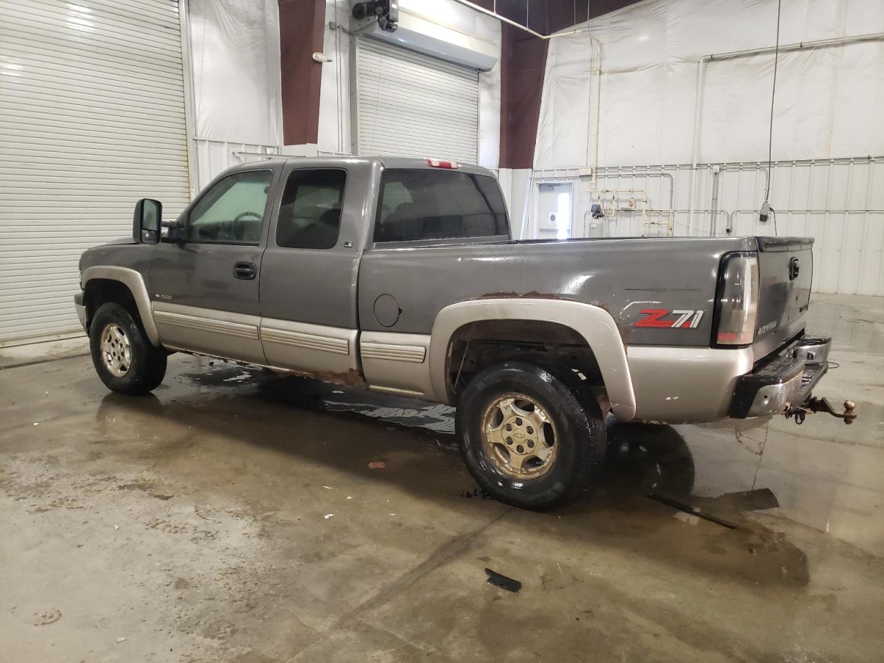 2000 Chevrolet Silverado - Image 2