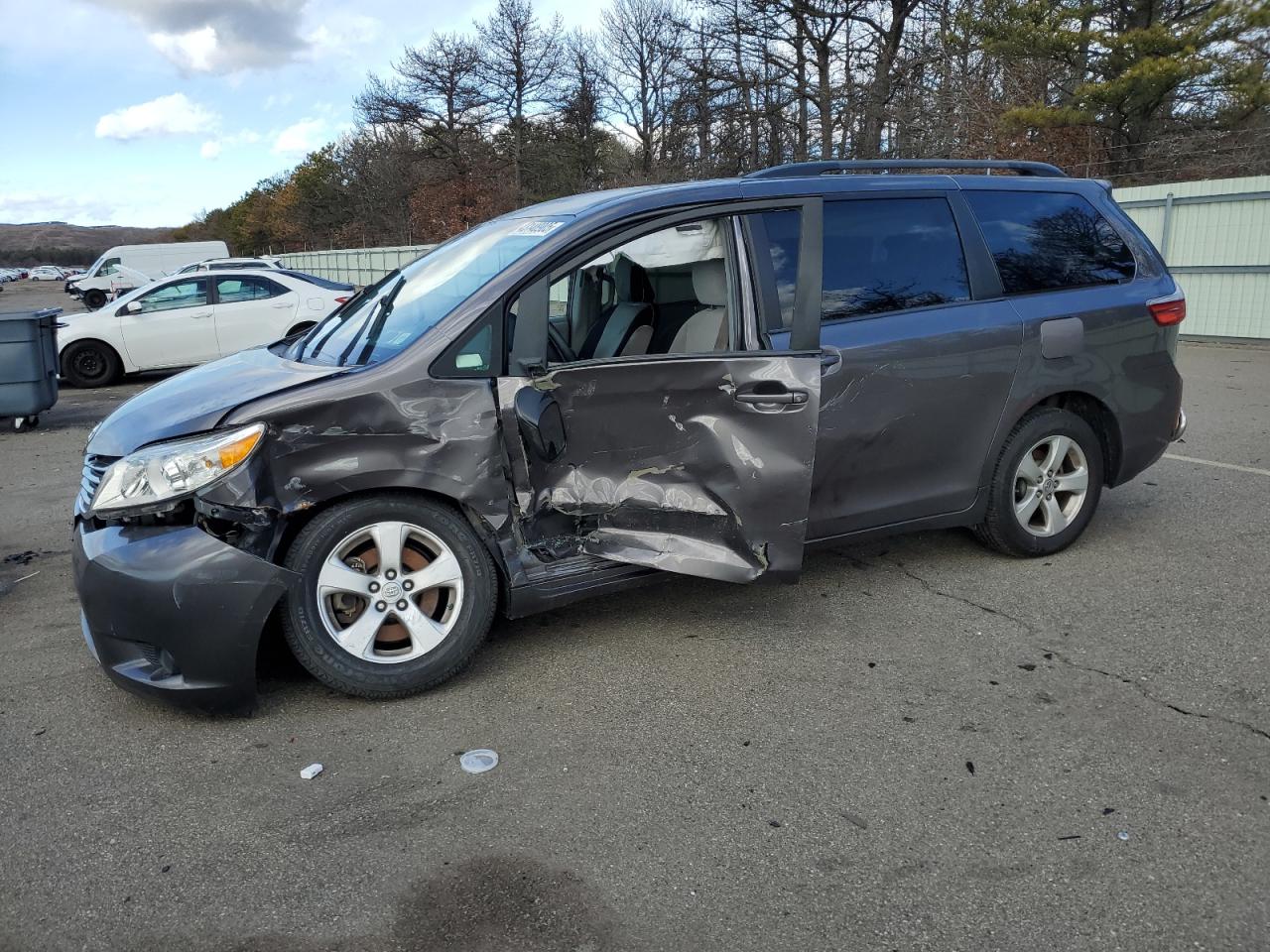 2017 Toyota Sienna - Image 1