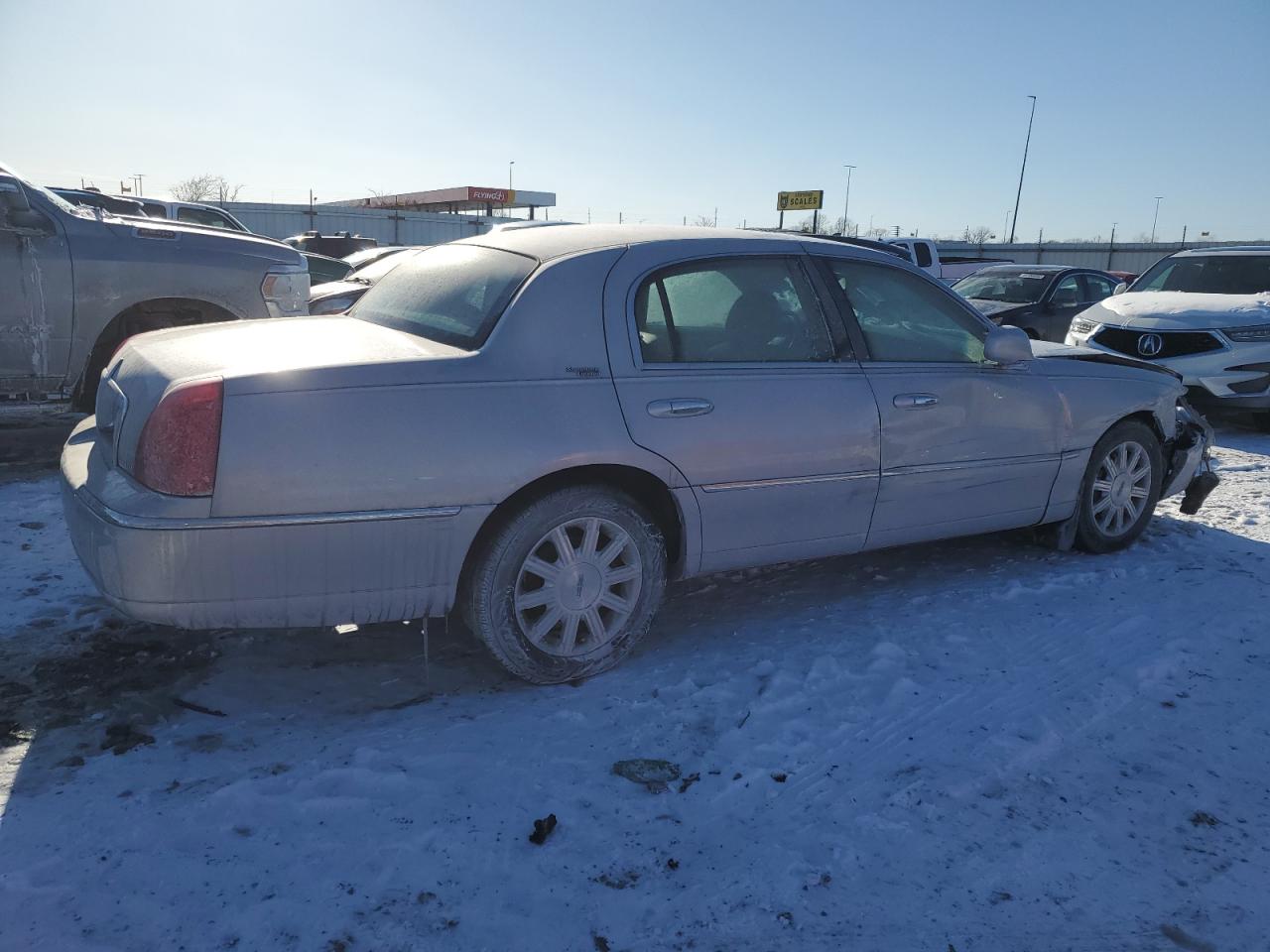 2010 Lincoln Town Car - Image 3