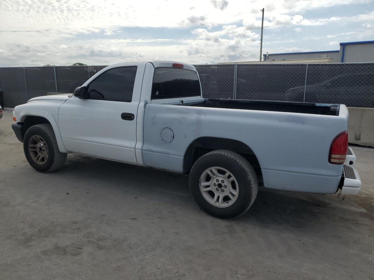 2004 Dodge Dakota - Image 2
