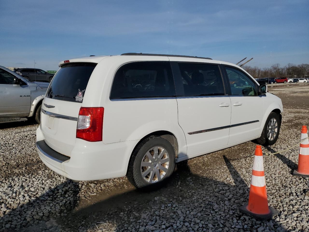 2014 Chrysler Town & Country - Image 3