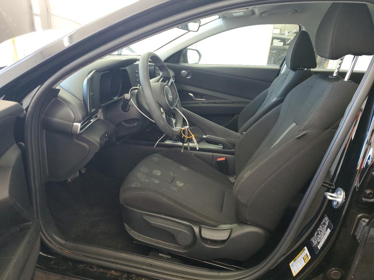 2023 Hyundai Elantra - Image 7