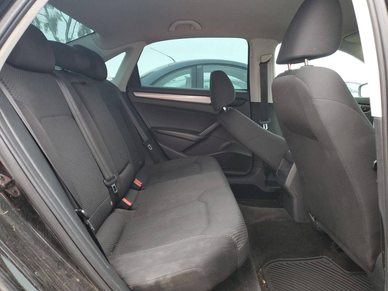 2015 Volkswagen Passat - Image 10