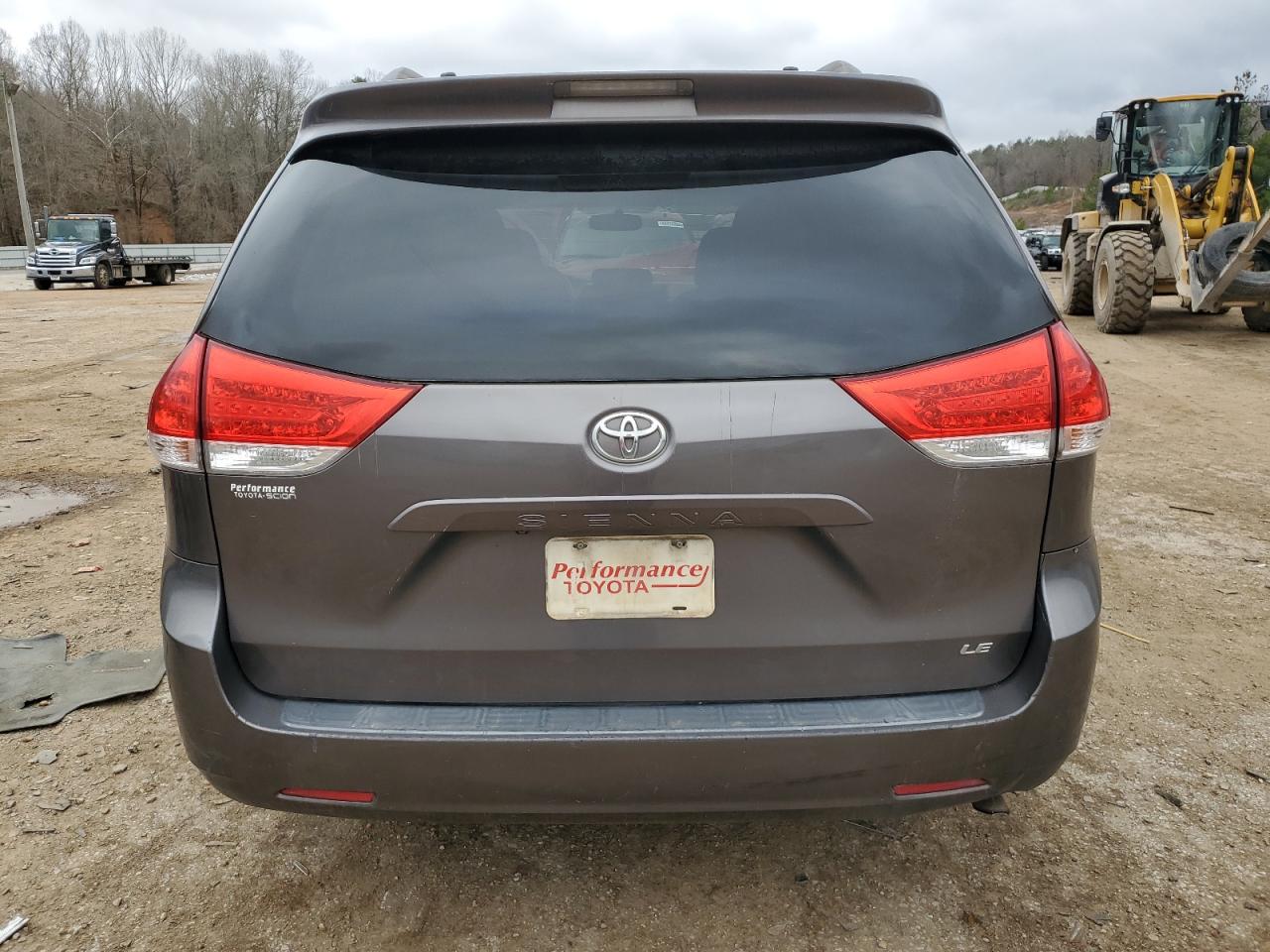 2011 Toyota Sienna - Image 6