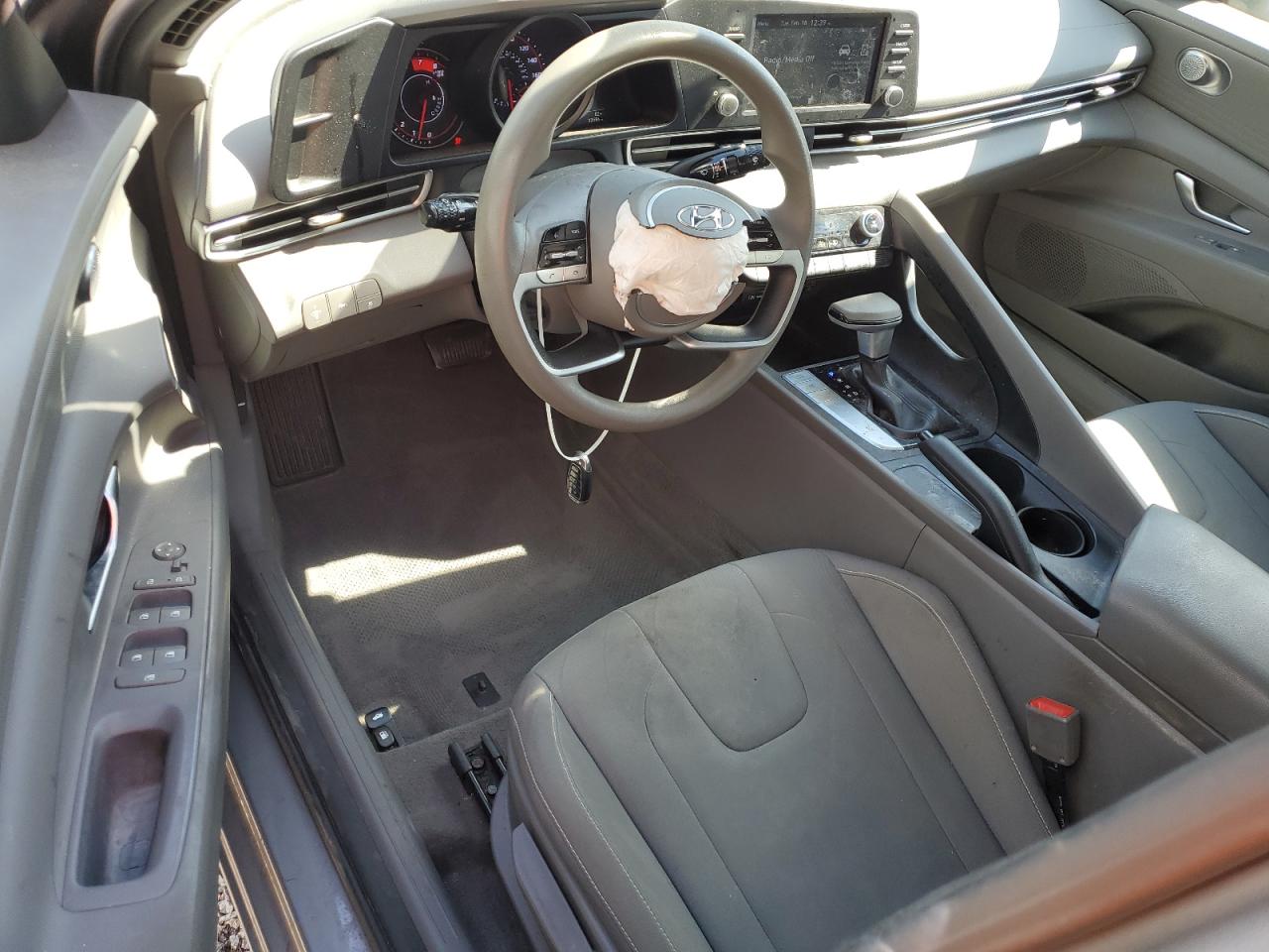 2021 Hyundai Elantra - Image 8
