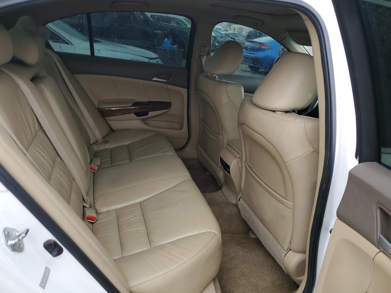 2010 Honda Accord - Image 10