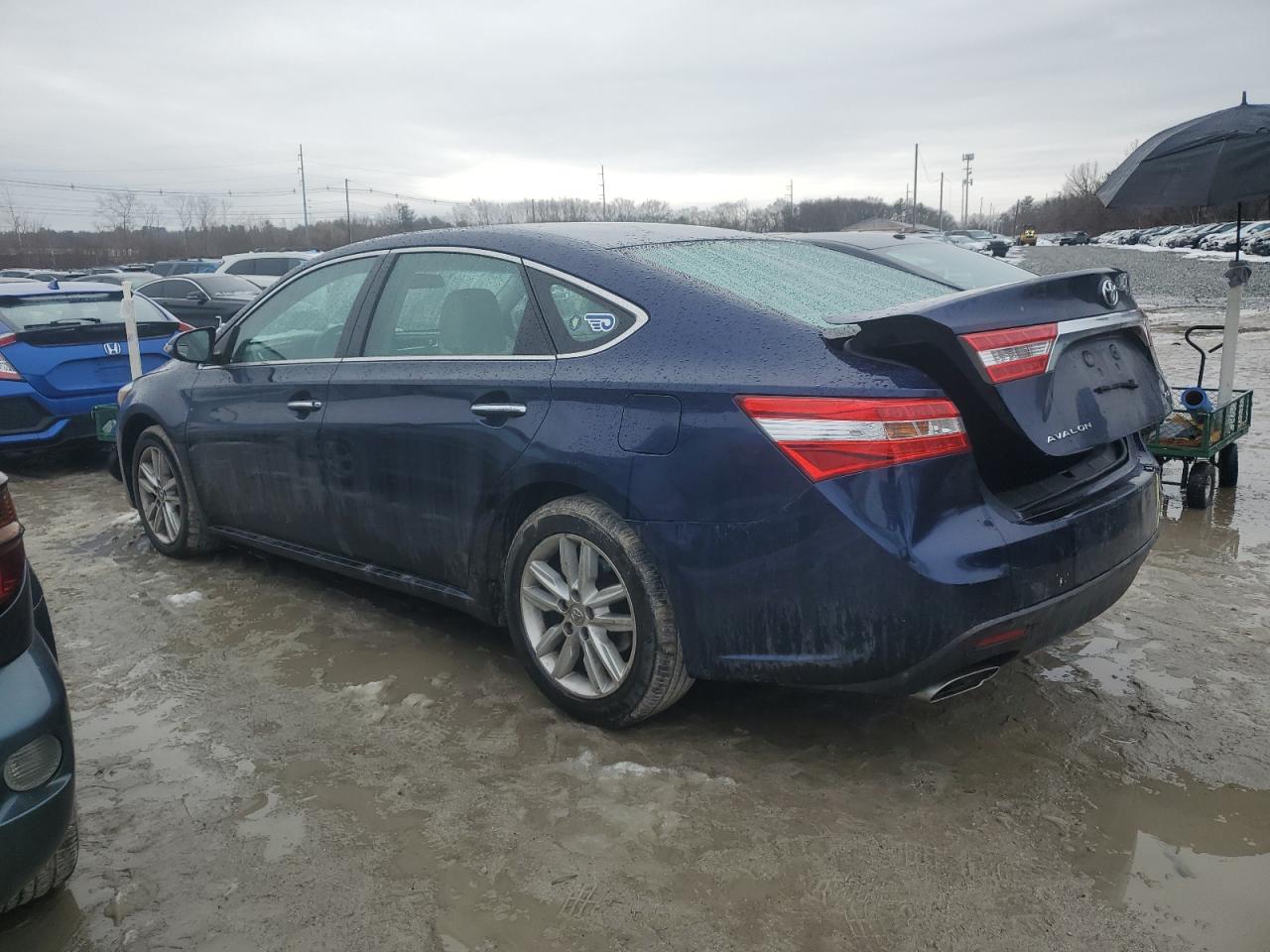 2013 Toyota Avalon - Image 2